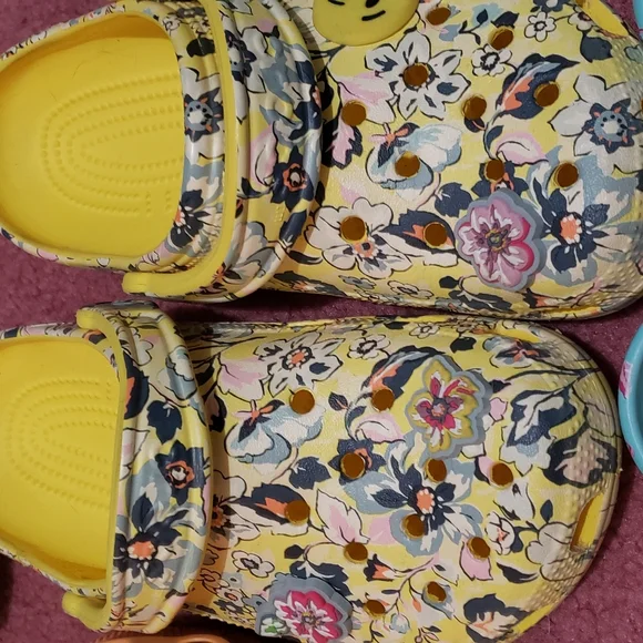 CROCS - Picture 3 of 4